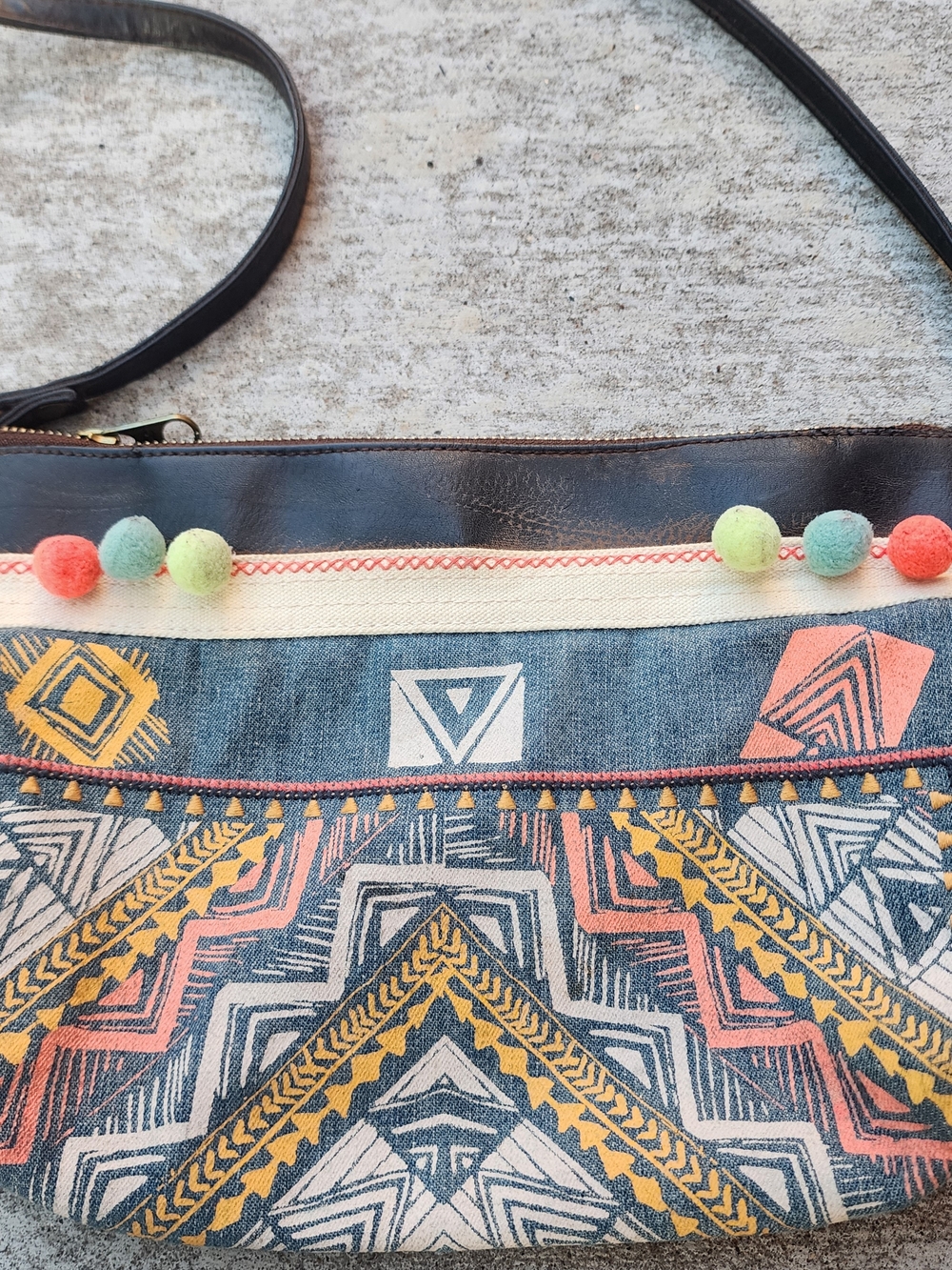 Vintage Y2K Billabong "Cloudy Fadez" Boho Pom-Pom Tribal Print Crossbody Bag
